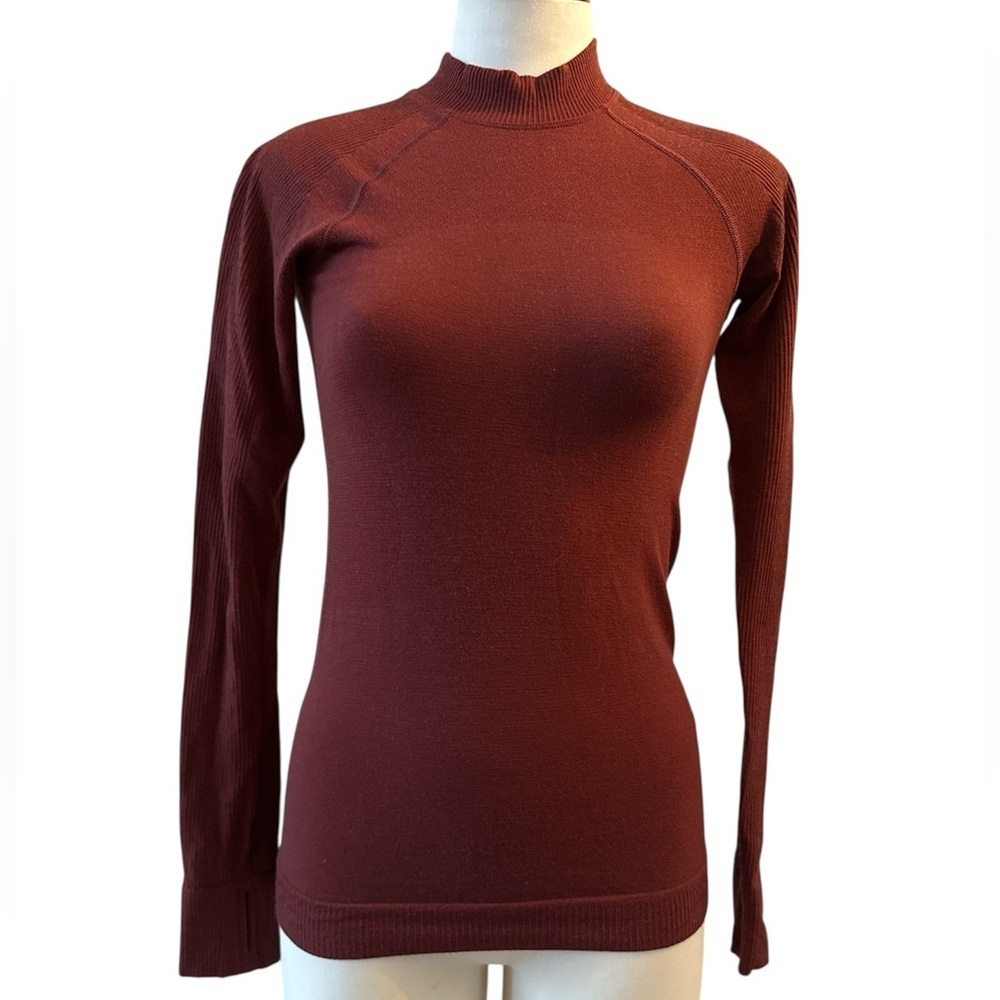 Lululemon Keep The Heat Thermal Long Thumbholes Sleeve Top in Savannah S